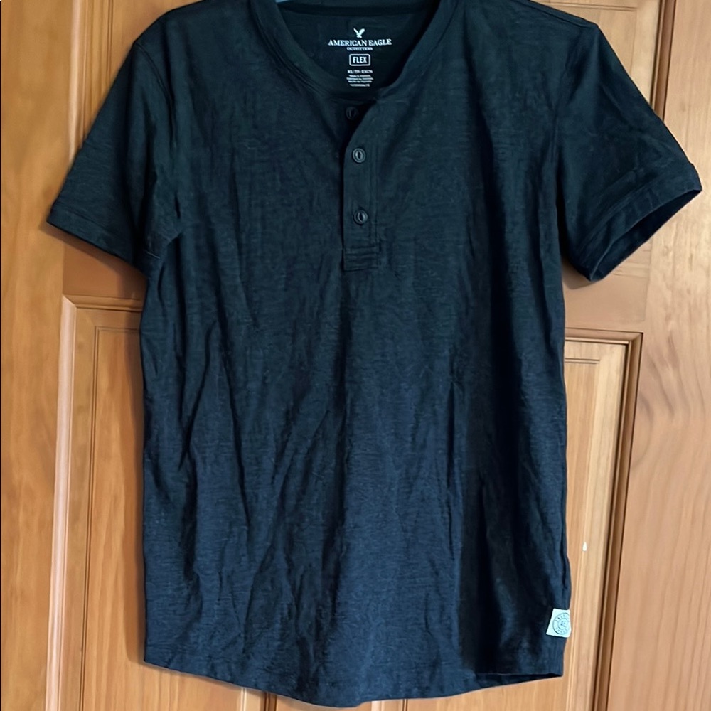 American Eagle Outfitters Black Short Sleeve Tee